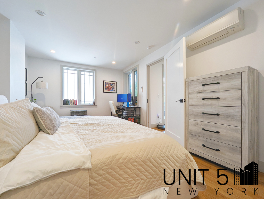 319 Graham Avenue - Photo 8