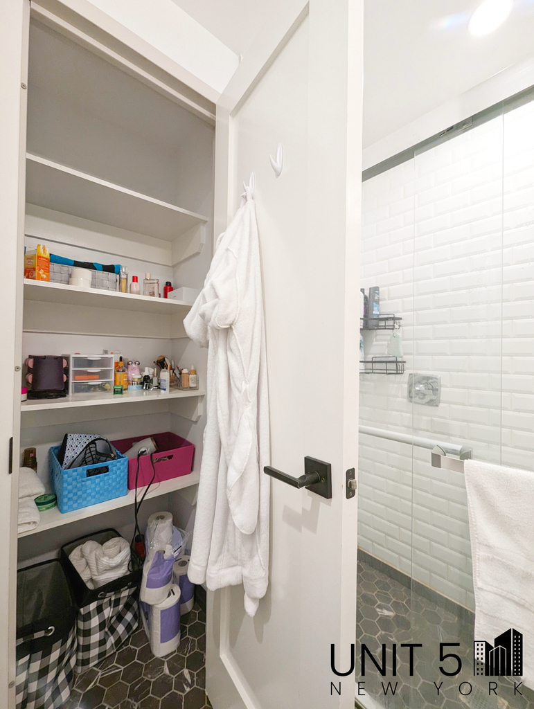 319 Graham Avenue - Photo 14