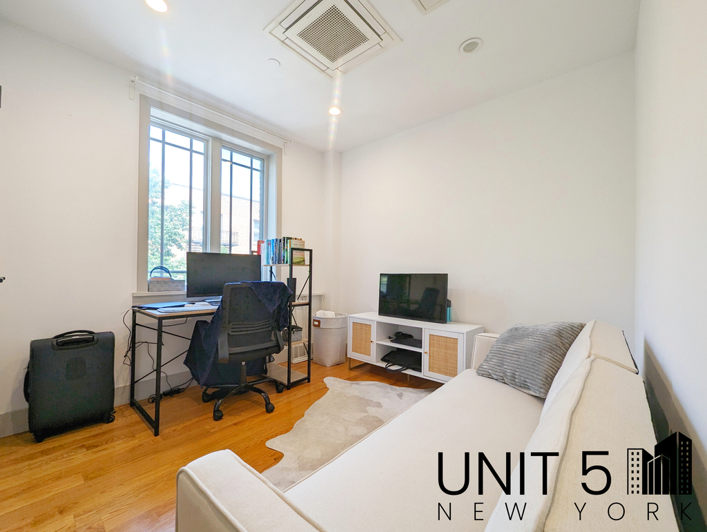319 Graham Avenue - Photo 9