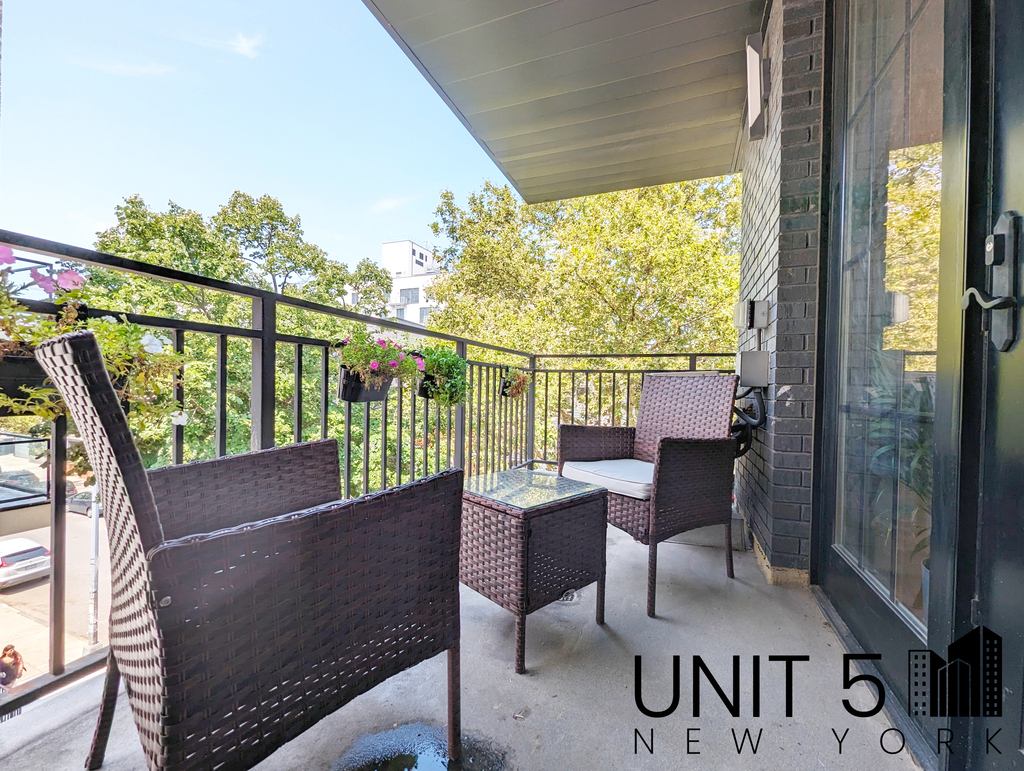 319 Graham Avenue - Photo 15