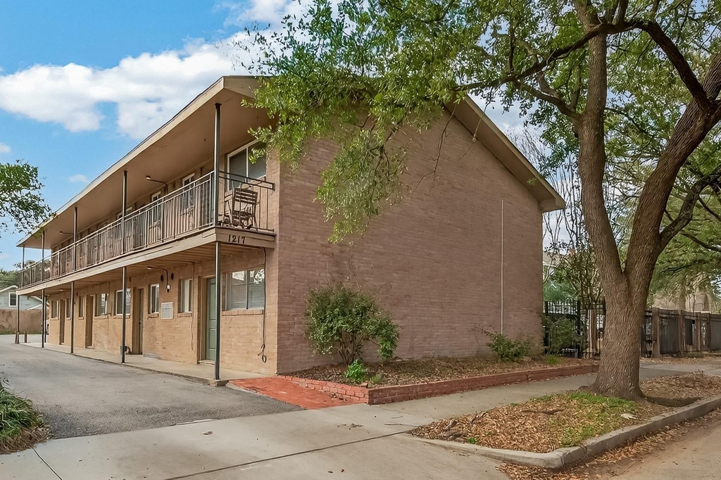 1217 Heights Boulevard - Photo 0