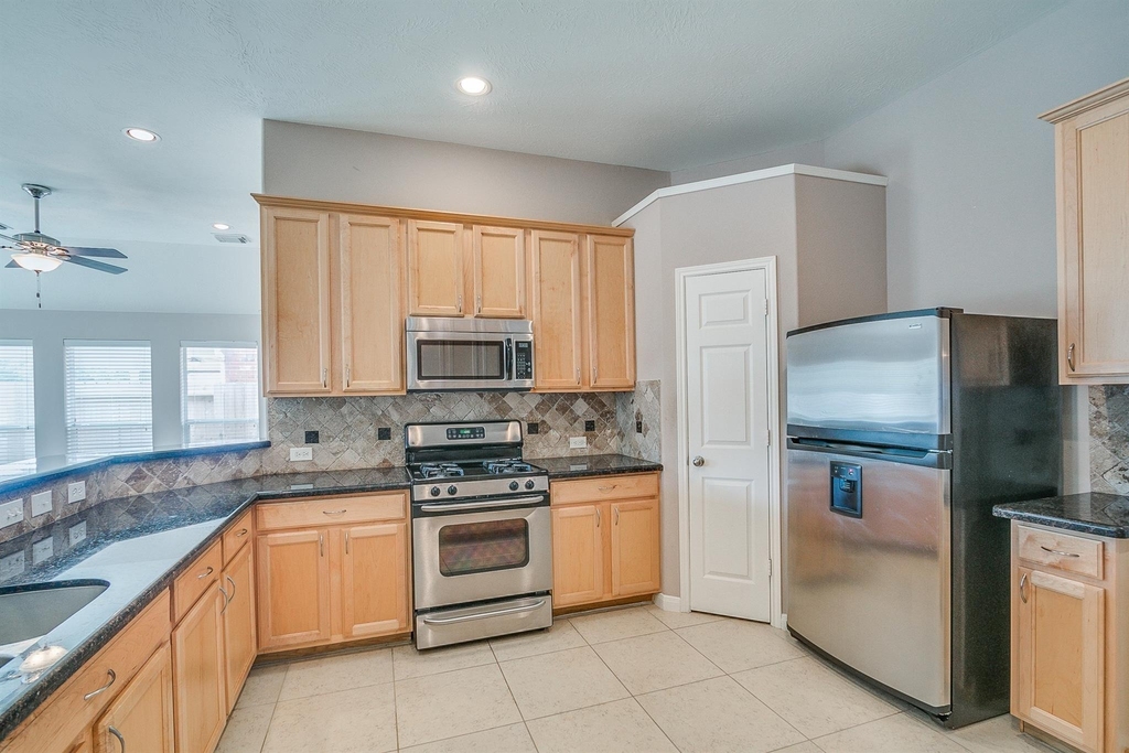 10914 Tattershall Lane - Photo 8