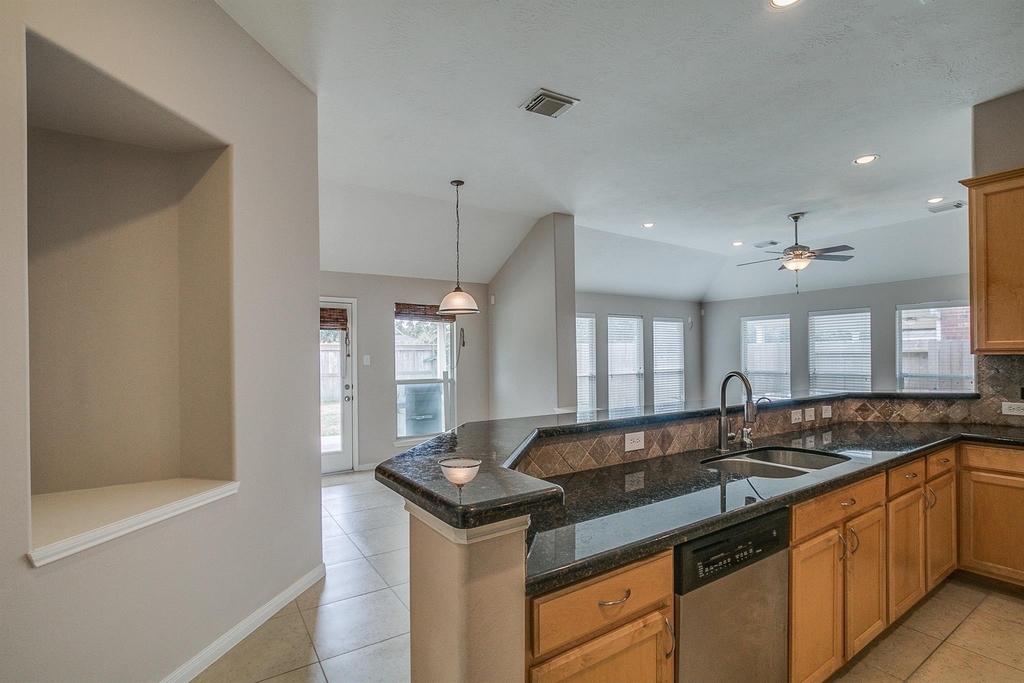 10914 Tattershall Lane - Photo 11