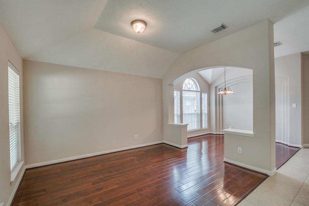 10914 Tattershall Lane - Photo 2