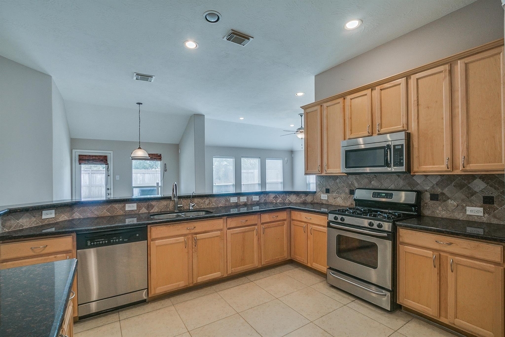 10914 Tattershall Lane - Photo 7