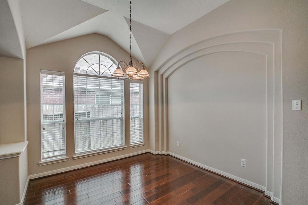 10914 Tattershall Lane - Photo 3