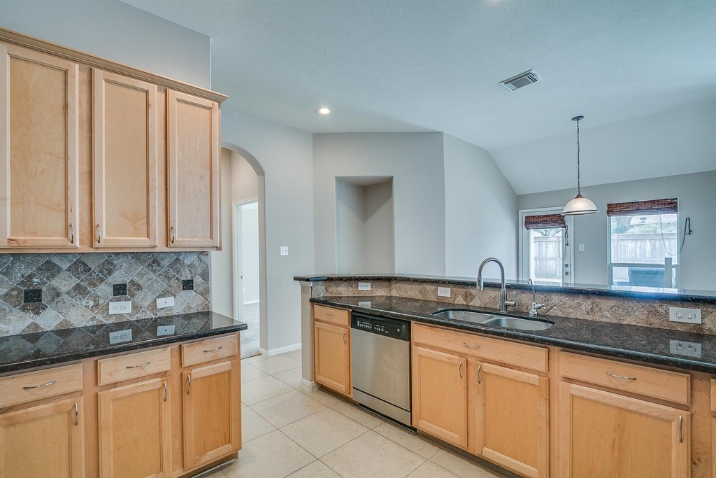 10914 Tattershall Lane - Photo 9