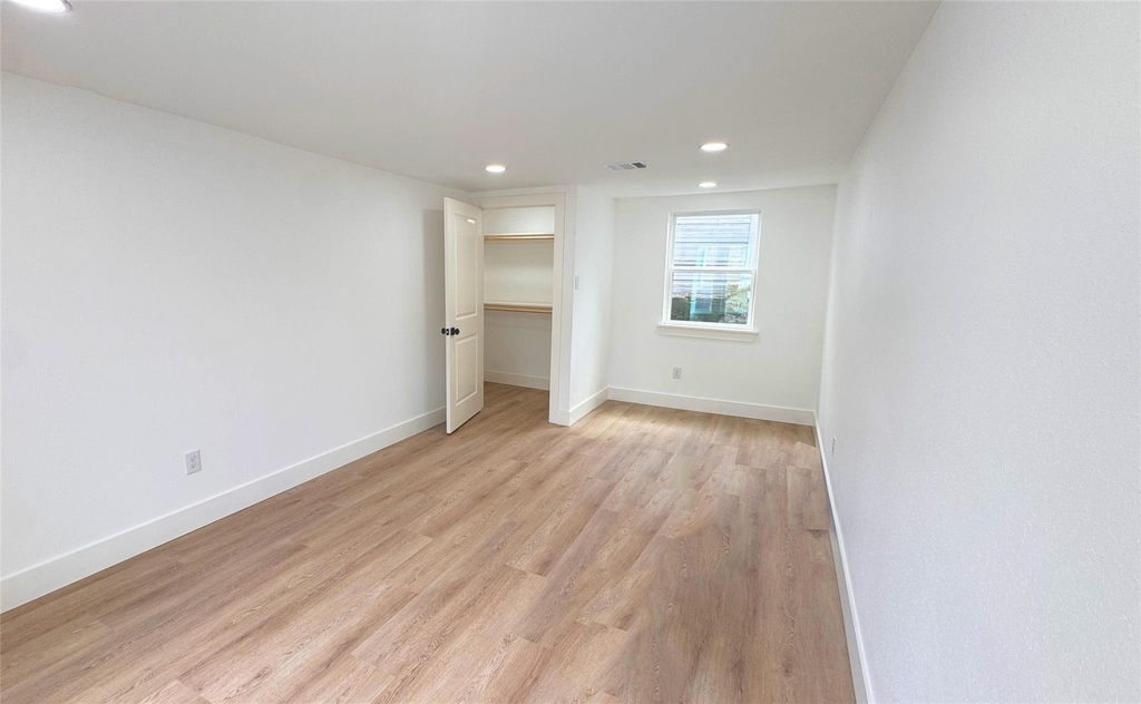 1569 Elliott 1/2 Street - Photo 2