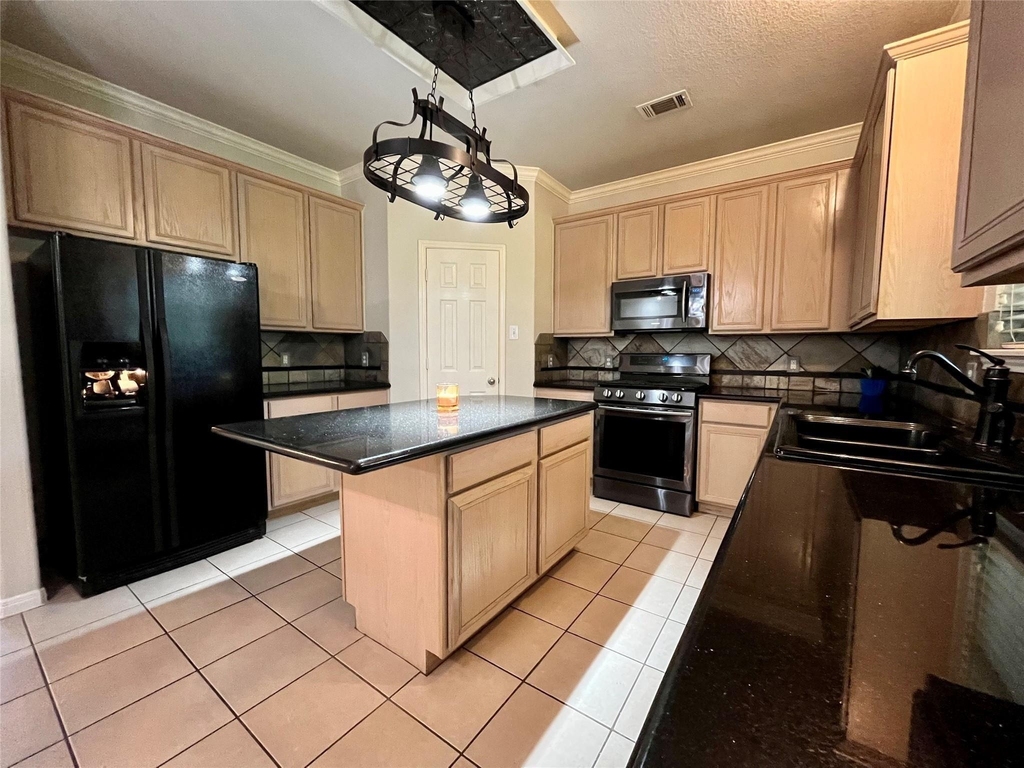 202 Almond Drive - Photo 4