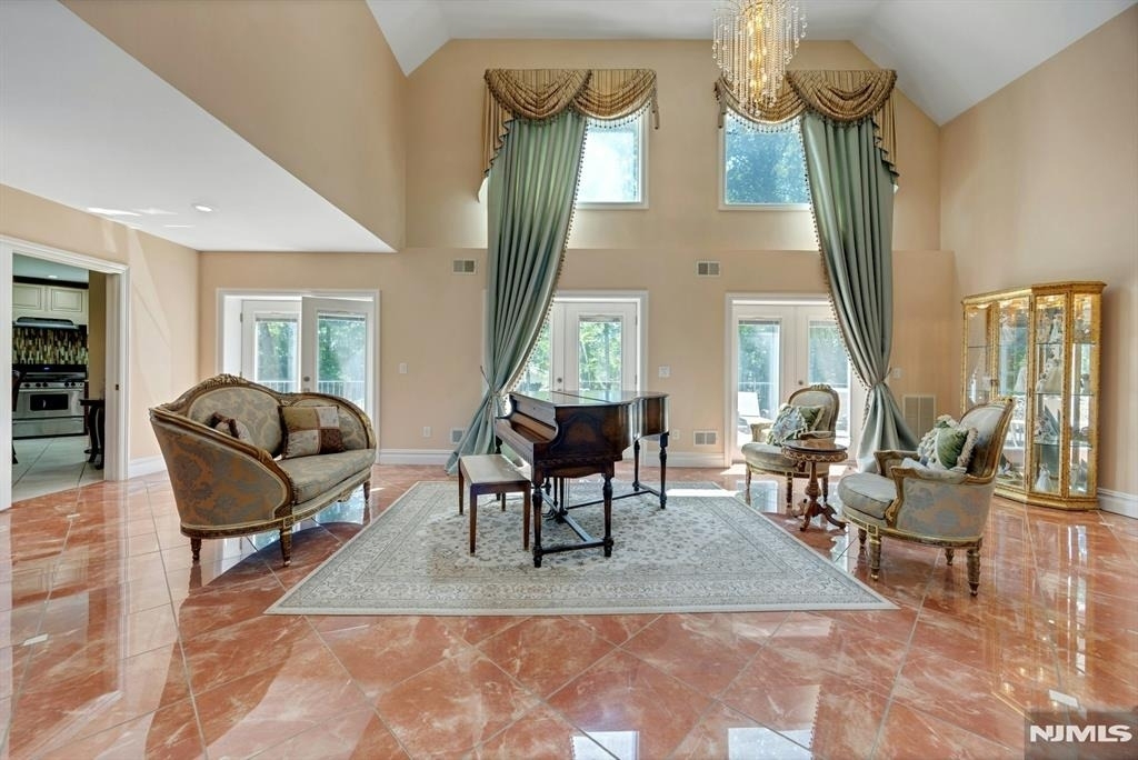 252 Mabel - Photo 6