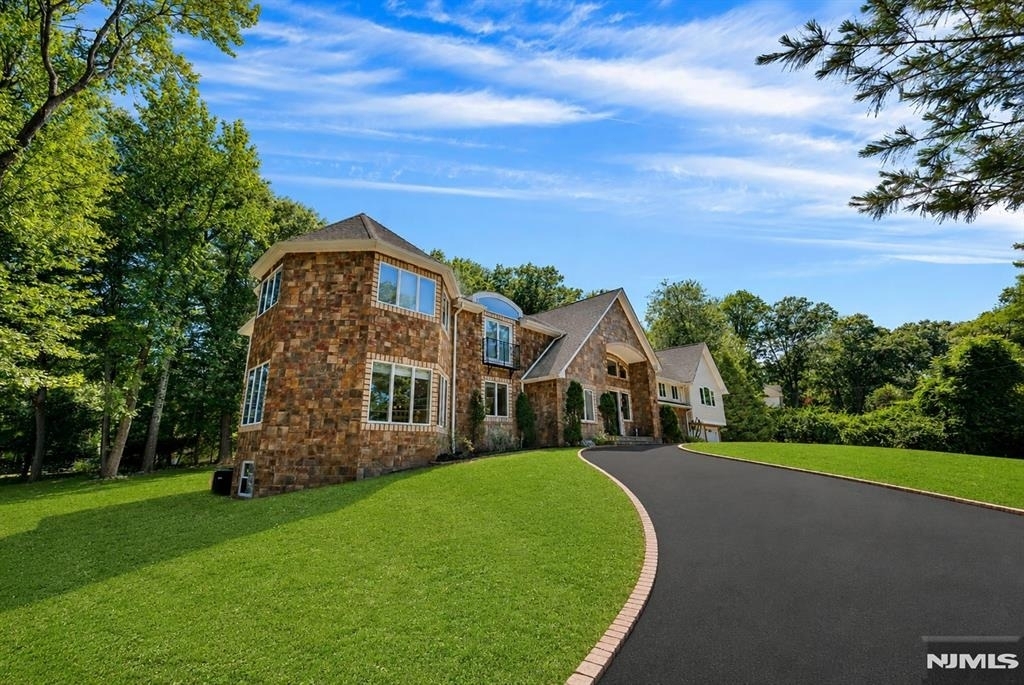252 Mabel - Photo 0