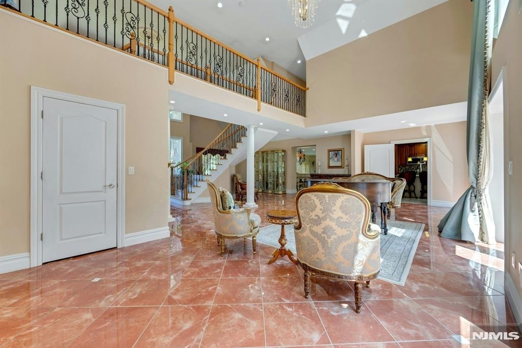 252 Mabel - Photo 8
