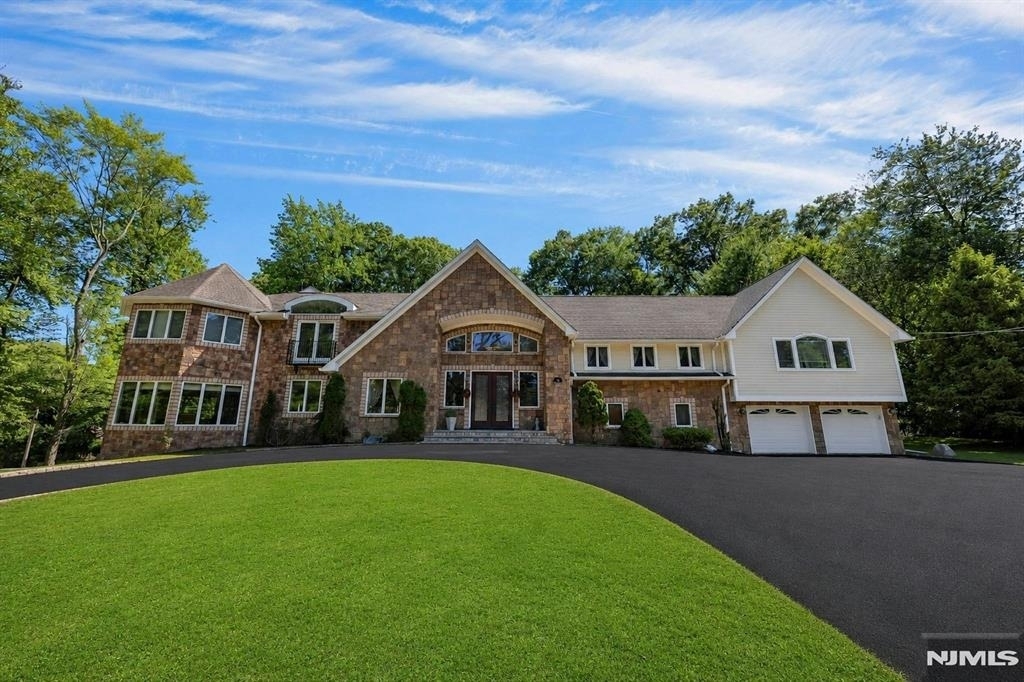 252 Mabel - Photo 1