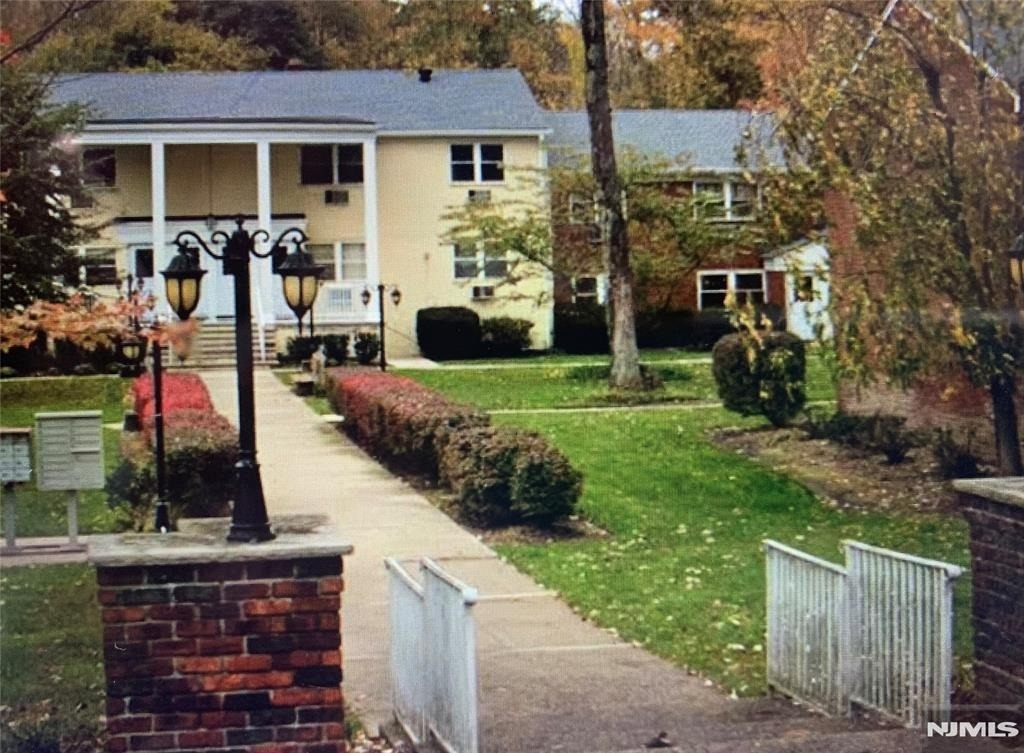 65 Regency - Photo 8