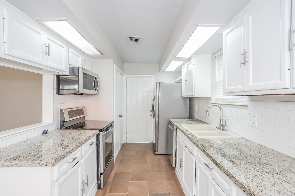 10819 Sagewind Drive - Photo 3