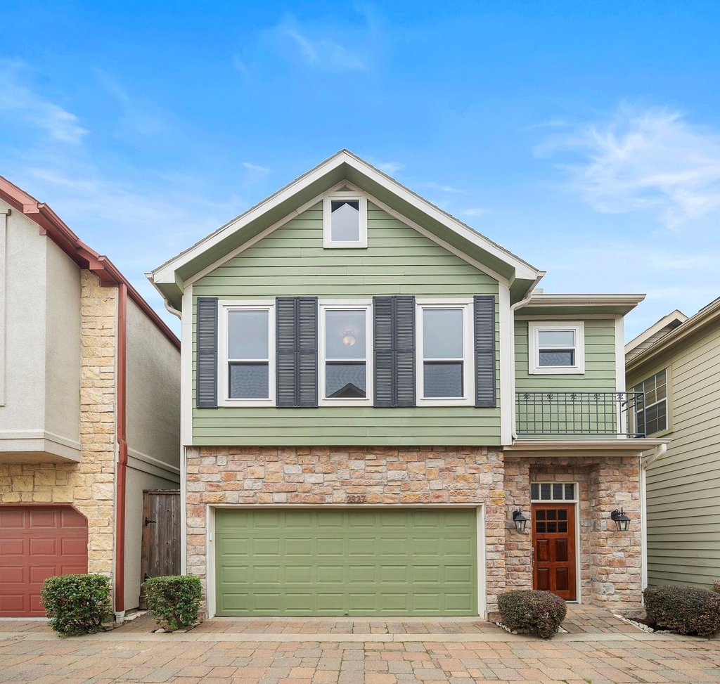 2927 Clinton Drive - Photo 0