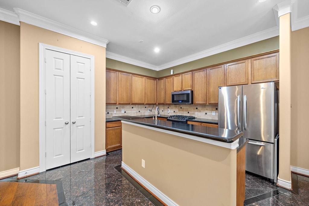2927 Clinton Drive - Photo 6
