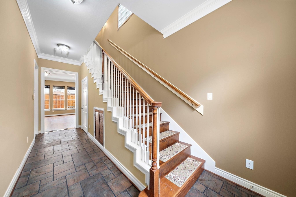 2927 Clinton Drive - Photo 2
