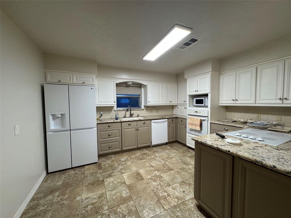 2611 Prairie Avenue - Photo 9