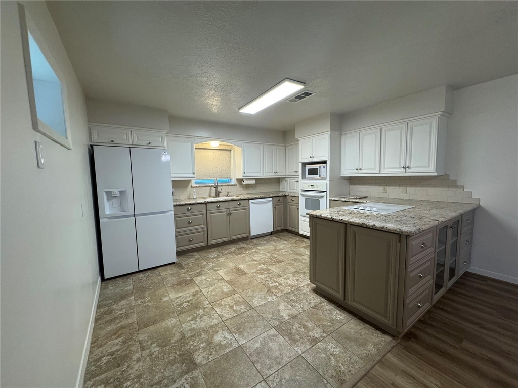 2611 Prairie Avenue - Photo 8