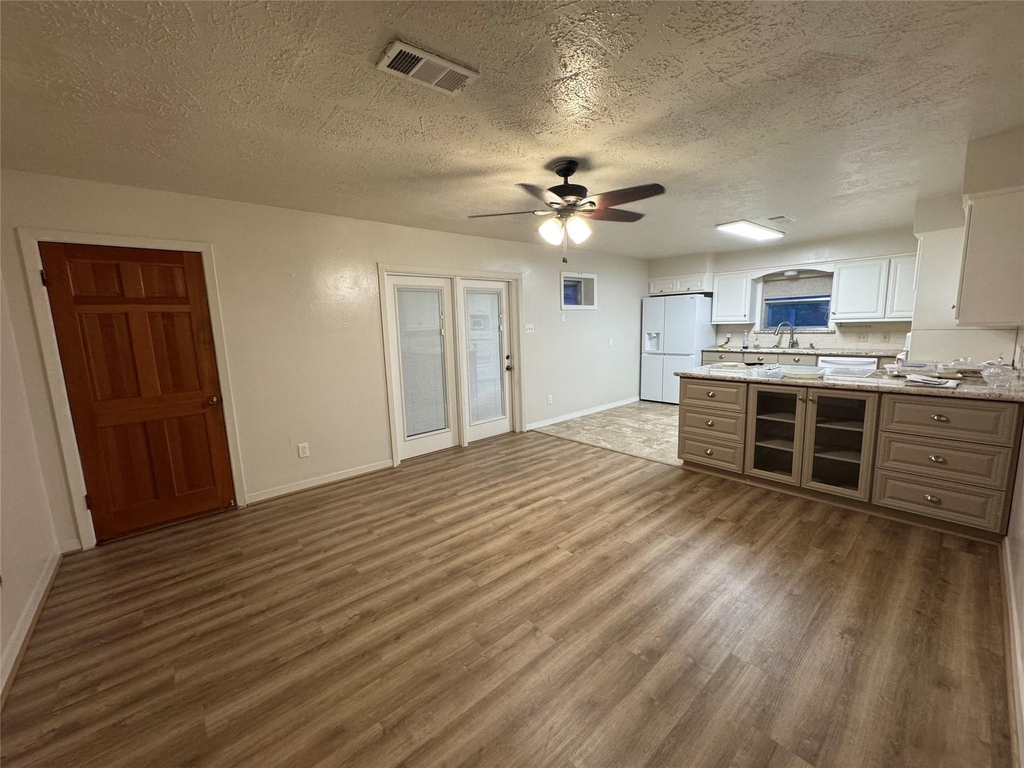 2611 Prairie Avenue - Photo 14