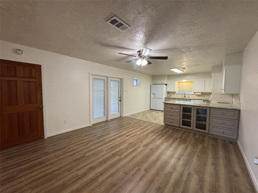 2611 Prairie Avenue - Photo 6