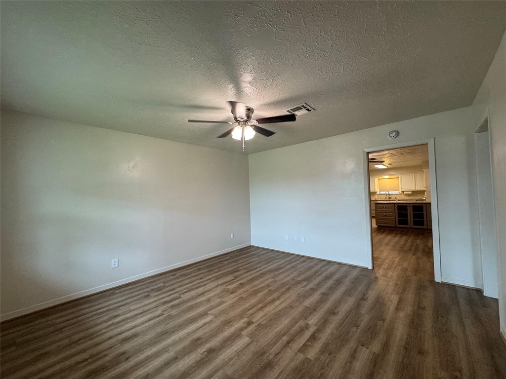 2611 Prairie Avenue - Photo 4
