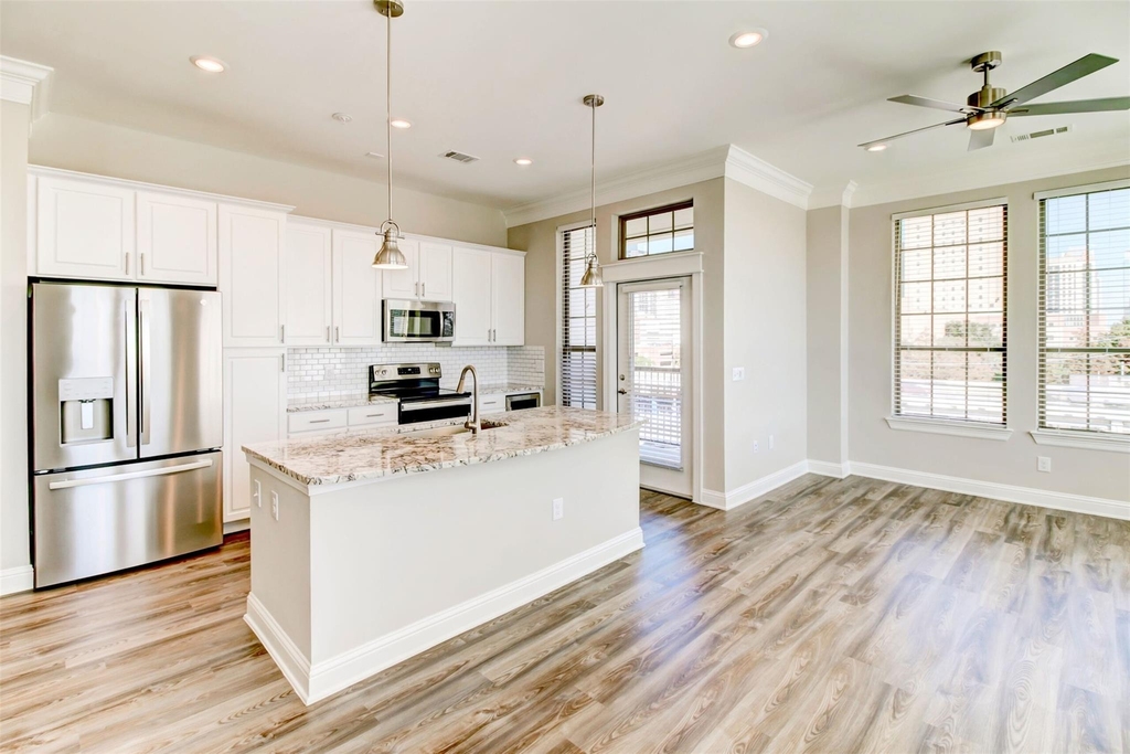 2111 Austin Street - Photo 3