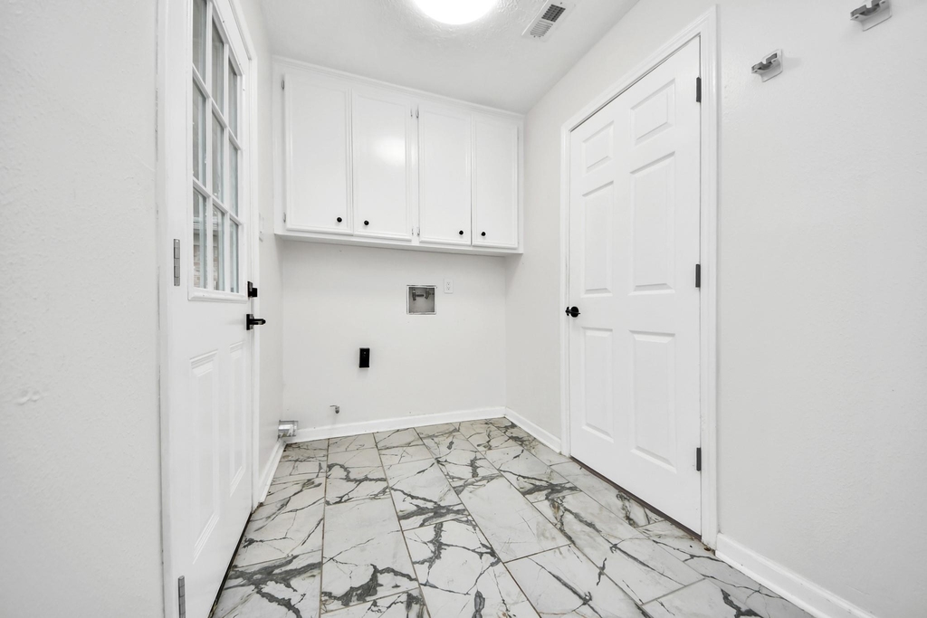 1319 Forsythe Lane - Photo 10