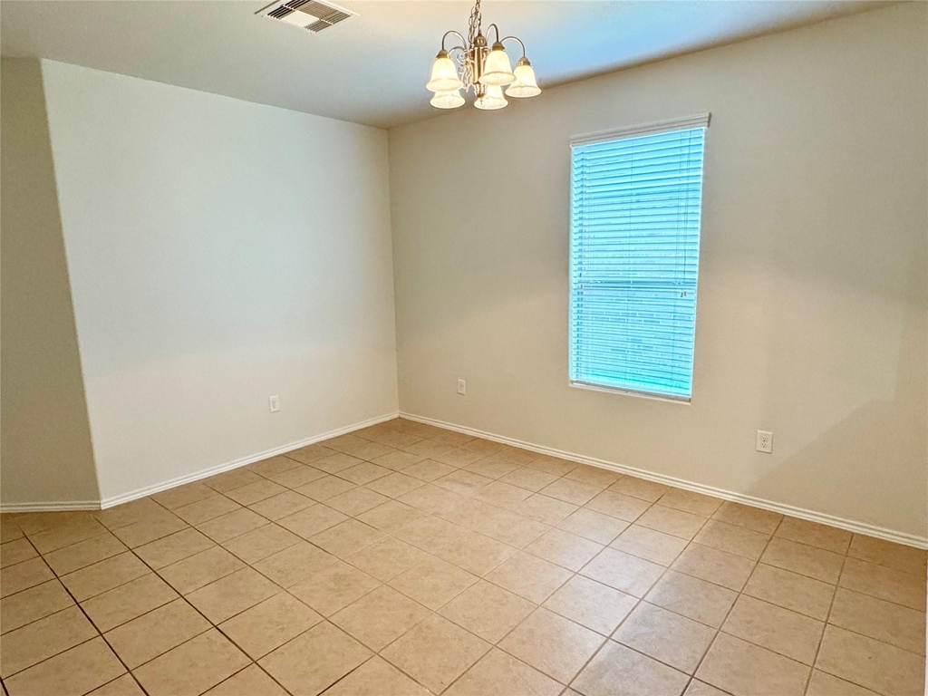 1331 S Maple Drive - Photo 3