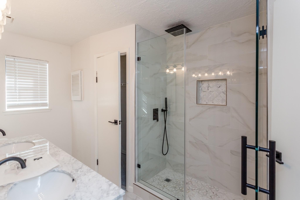 5115 Beaverhollow Drive - Photo 3