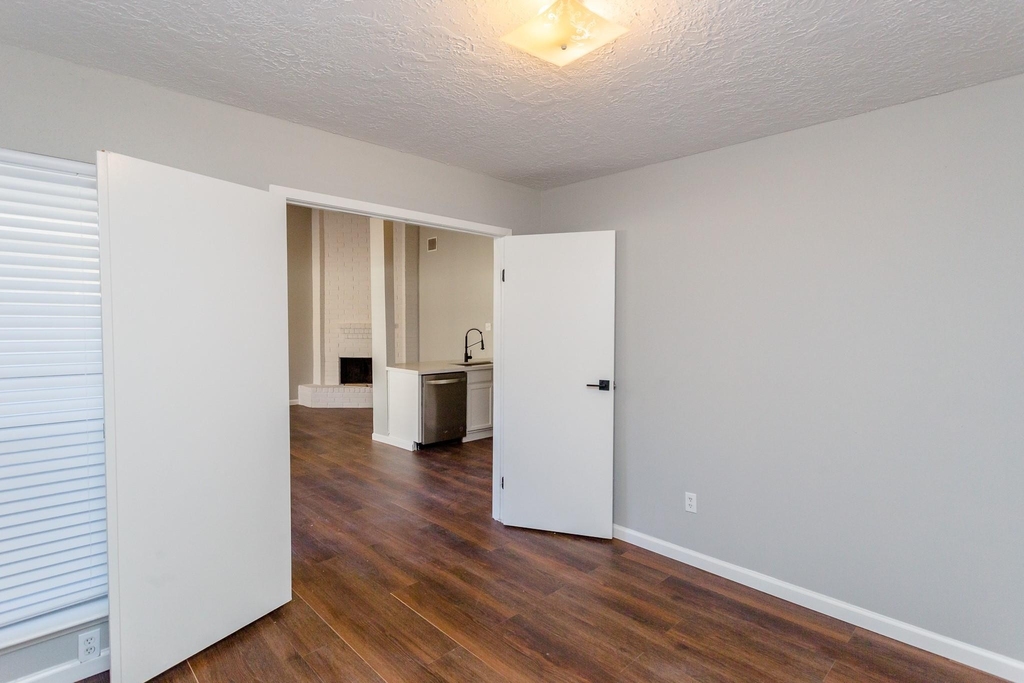 5115 Beaverhollow Drive - Photo 8