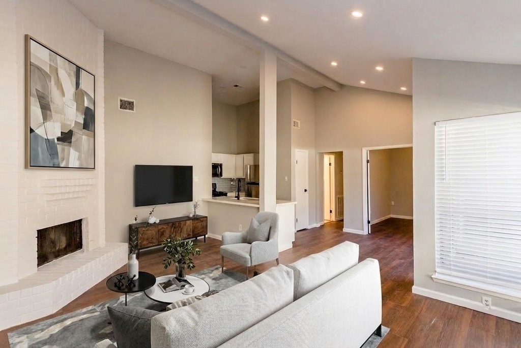 5115 Beaverhollow Drive - Photo 4
