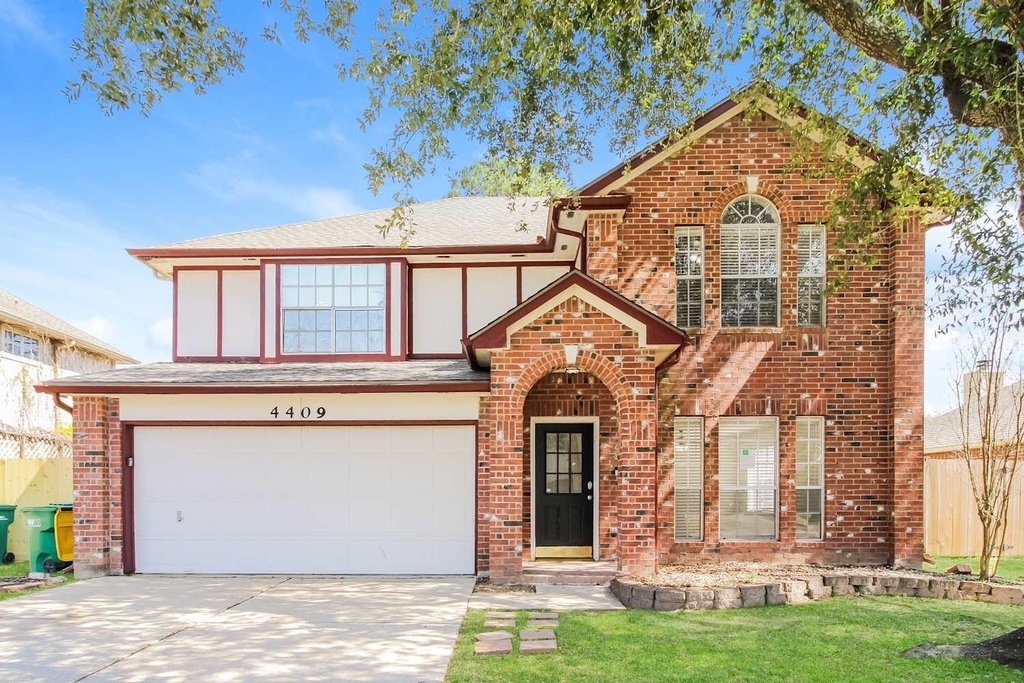 4409 Spoonbill Drive - Photo 0