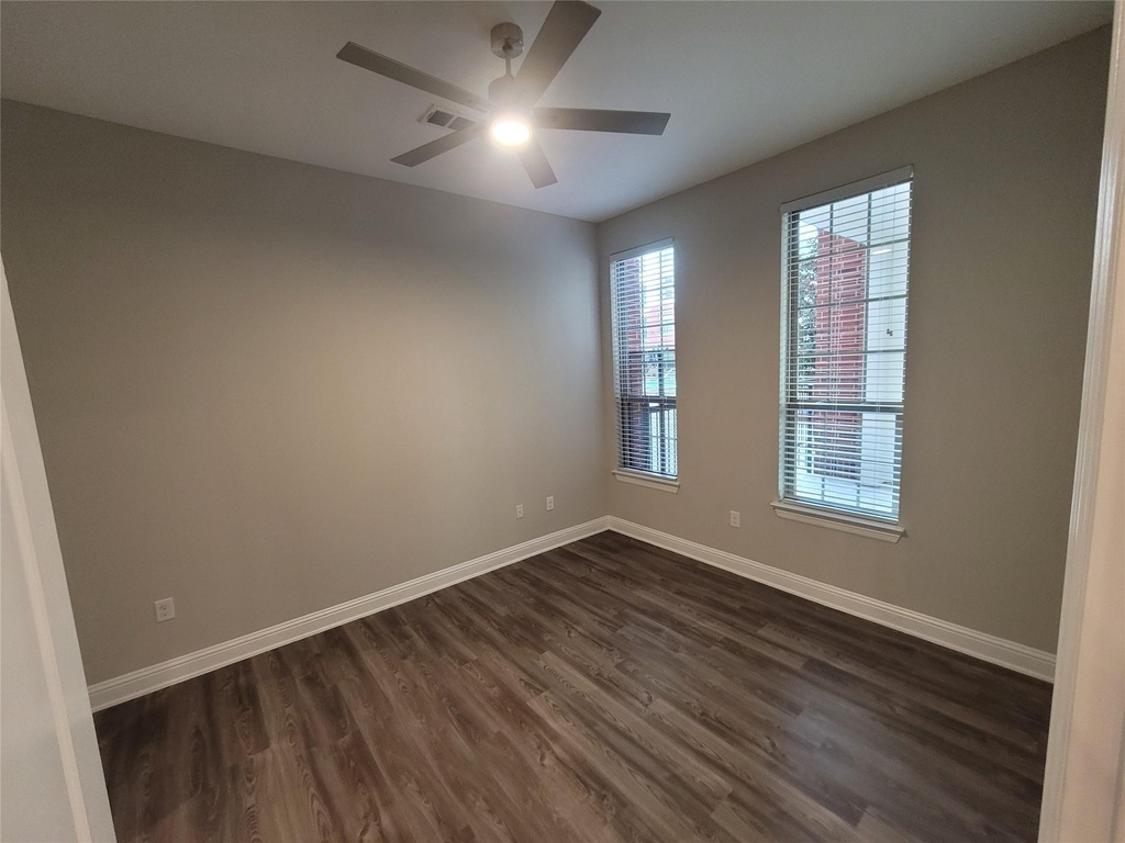 2111 Austin Street - Photo 9