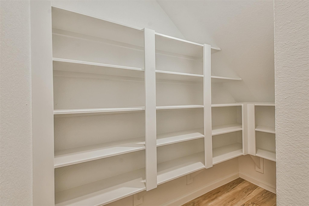 678 Royal Arch - Photo 15