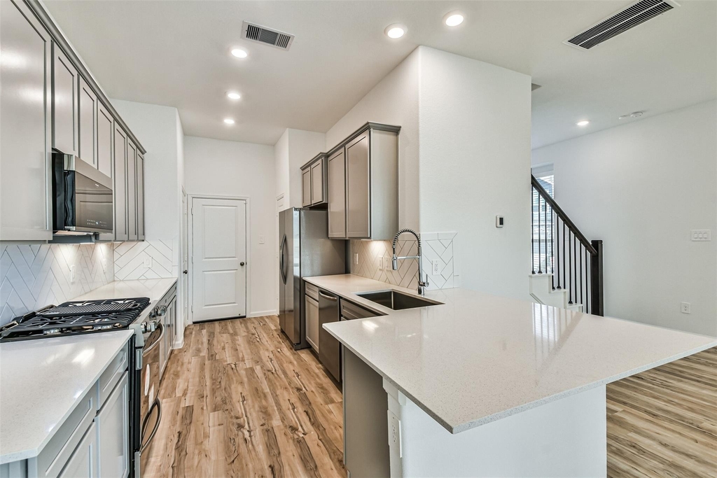 678 Royal Arch - Photo 11