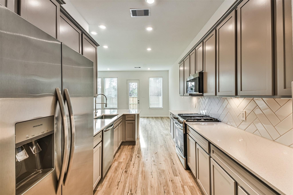 678 Royal Arch - Photo 13