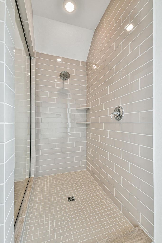 678 Royal Arch - Photo 26