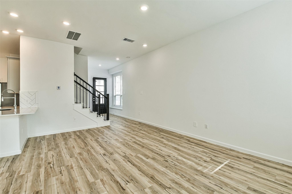 678 Royal Arch - Photo 5