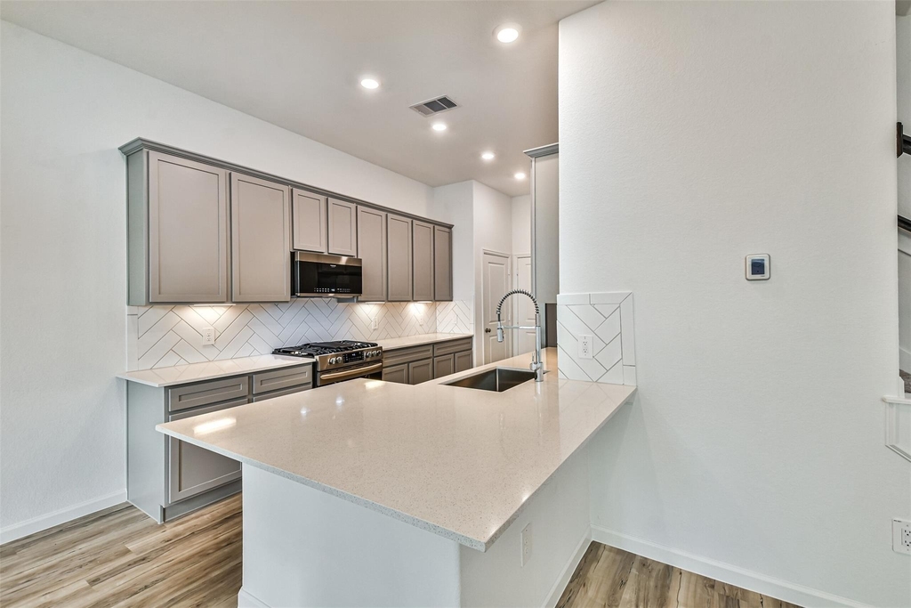 678 Royal Arch - Photo 10