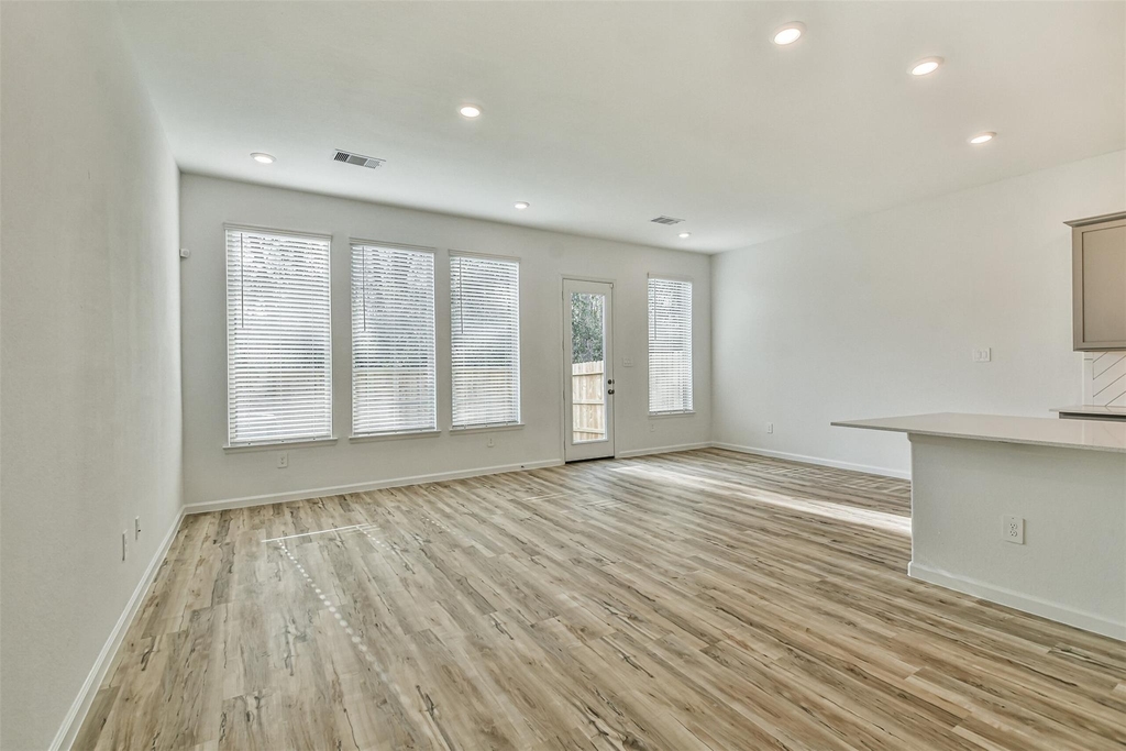 678 Royal Arch - Photo 4