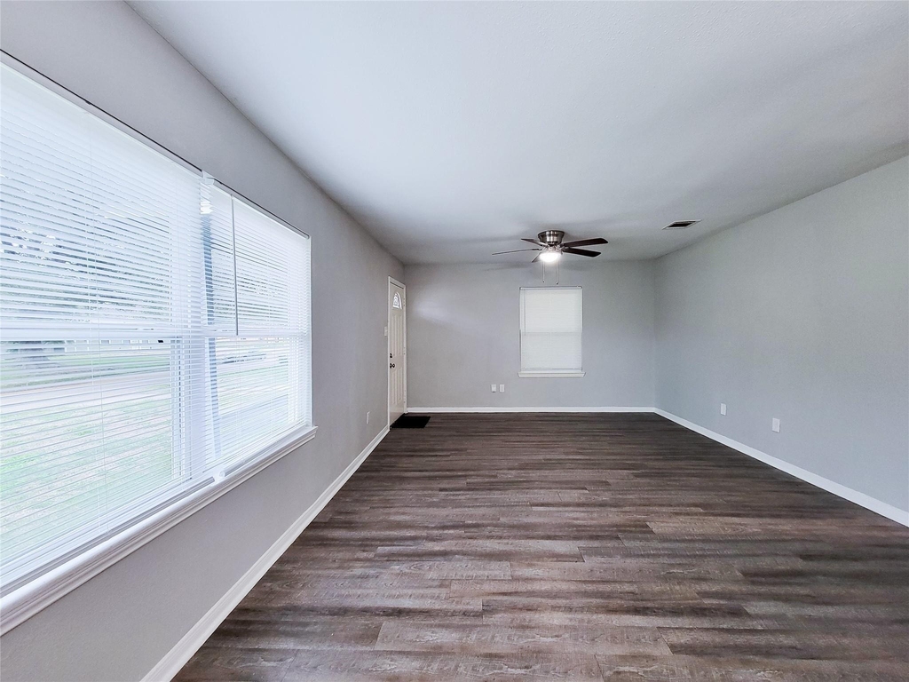 5242 Keystone Street - Photo 3
