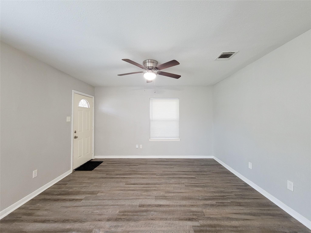 5242 Keystone Street - Photo 2