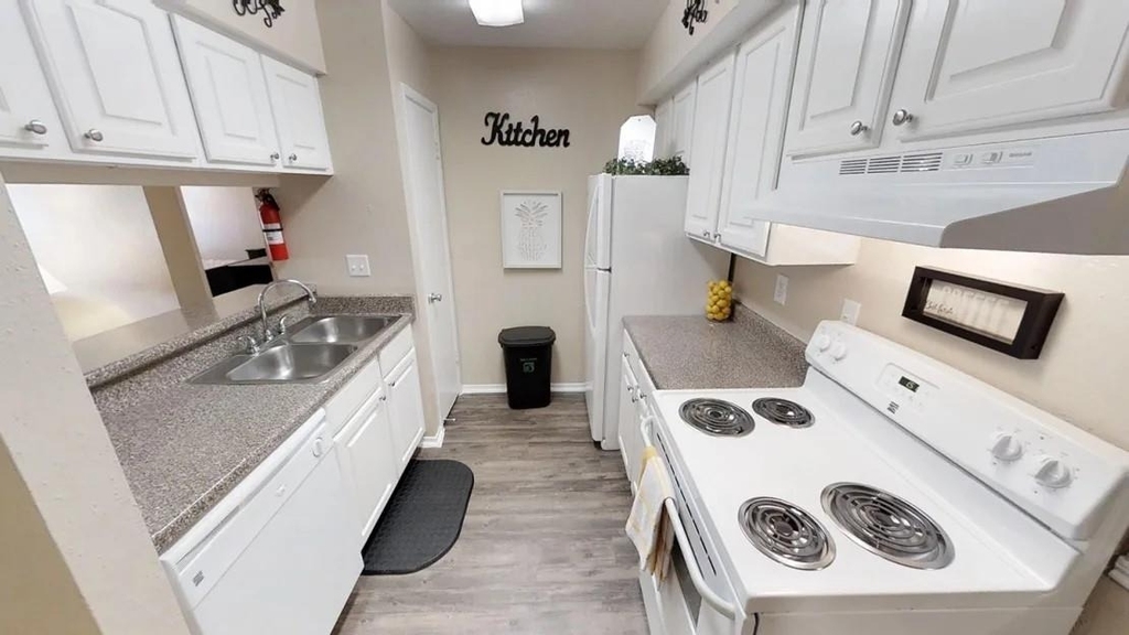 515 S Bender Avenue - Photo 12
