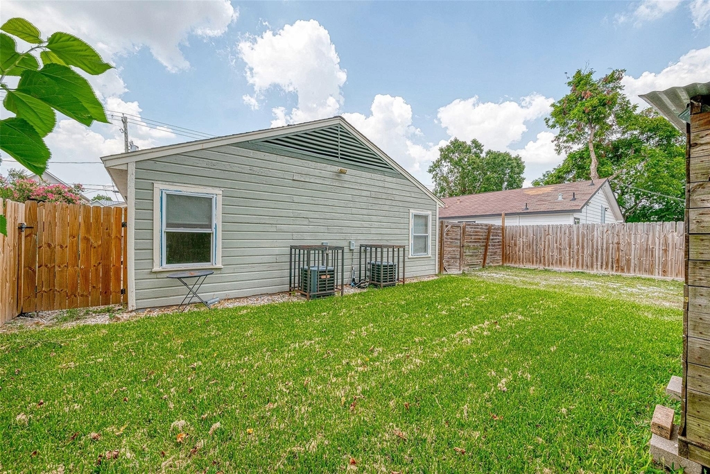 915 Adele Street - Photo 22