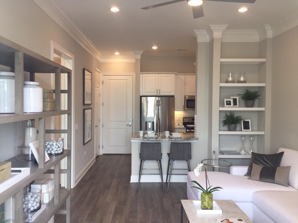 2111 Austin Street - Photo 2