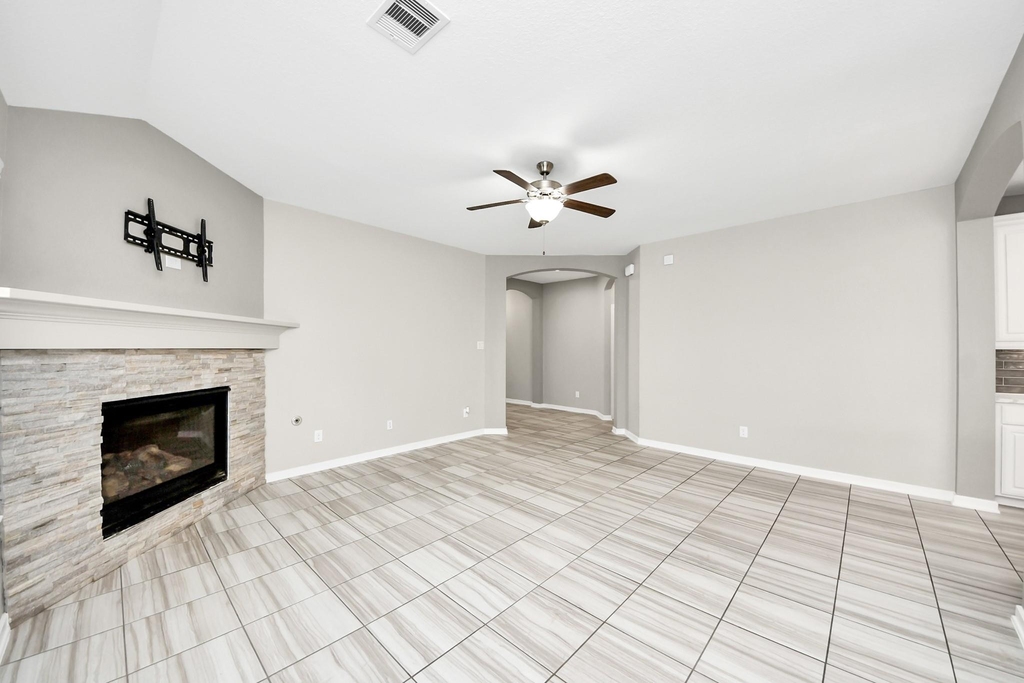 16011 Monument Hill Crossing - Photo 9