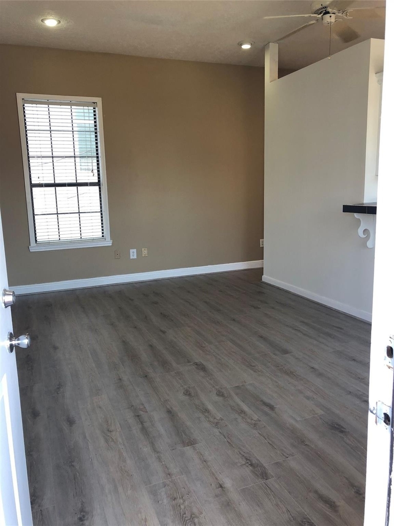 543 W 27th Street - Photo 7