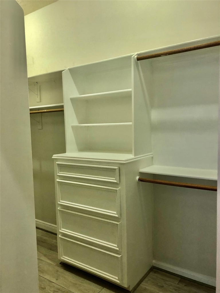 543 W 27th Street - Photo 4